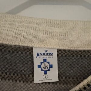 Andino Artesanias Cream and Gray Sweater